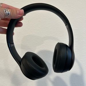 Beats Solo 3 wireless headphones BRAND NEW
